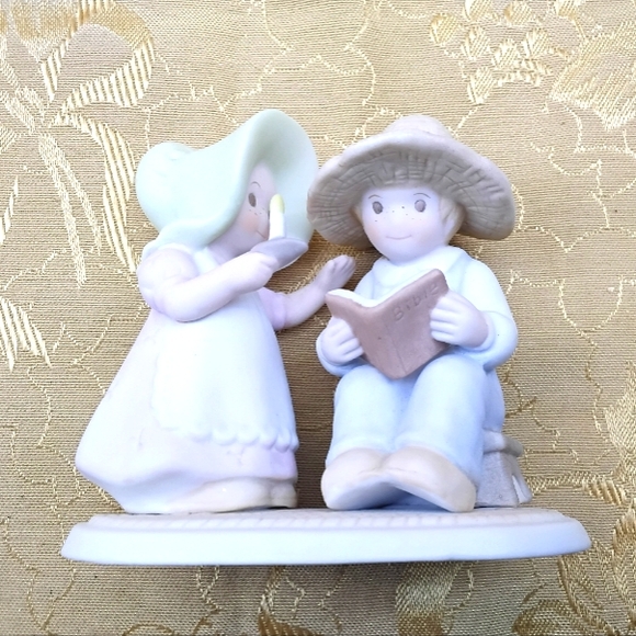 Homco Circle of Friends by Masterpiece, The Family Hour Figurine - Picture 5 of 7
